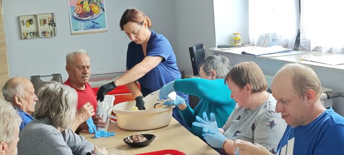 Miniaturka artykułu Kulinarna przygoda – wspólne przygotowanie pyz z mięsem